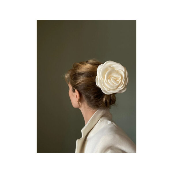 Ivory Giant Satin Rose Claw